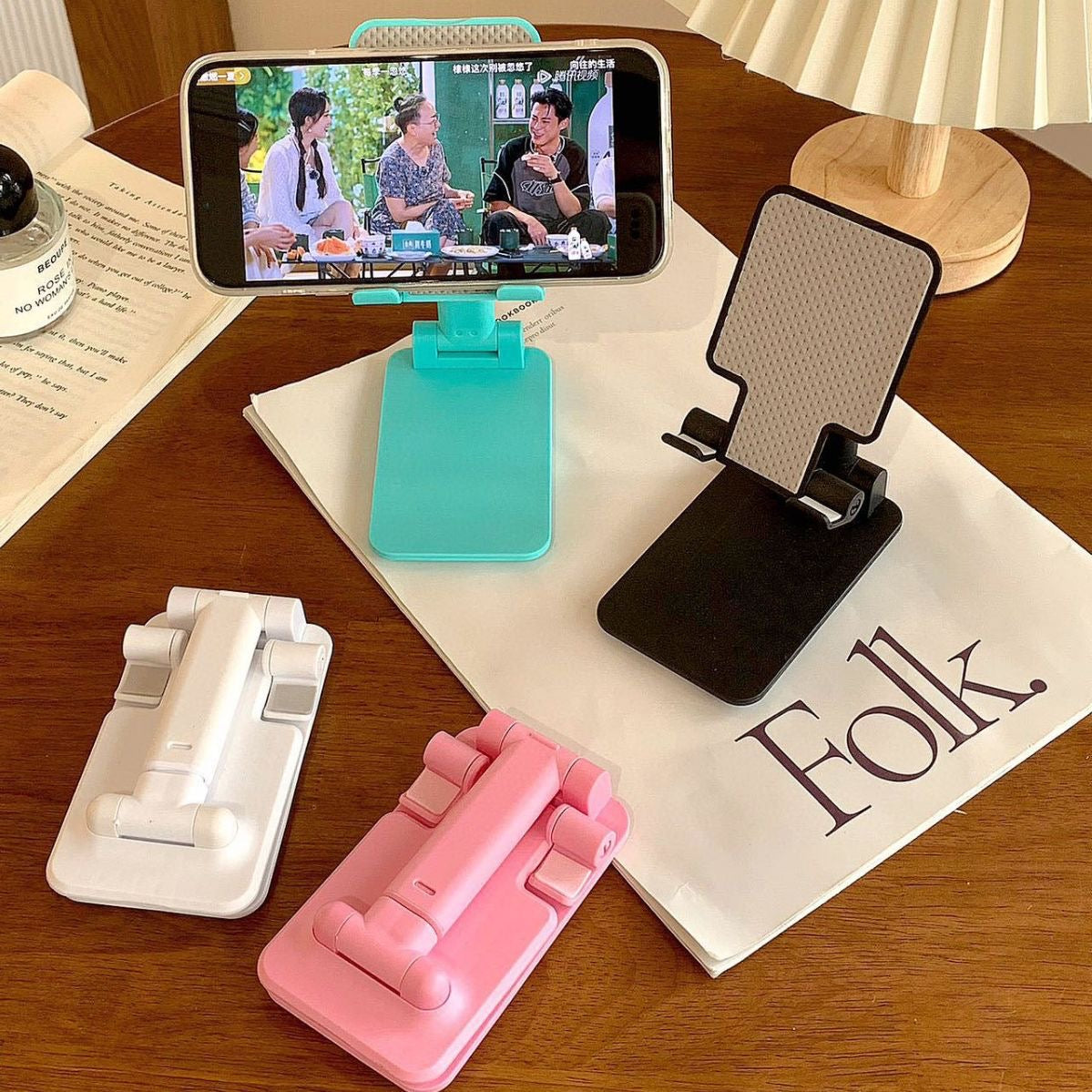 100pcs New Cell Phone Holder Desk Base Phone and iPad Holder Astronaut Mobile Phone Desk Stander Holder V Angle for Desk Creative PVC Support