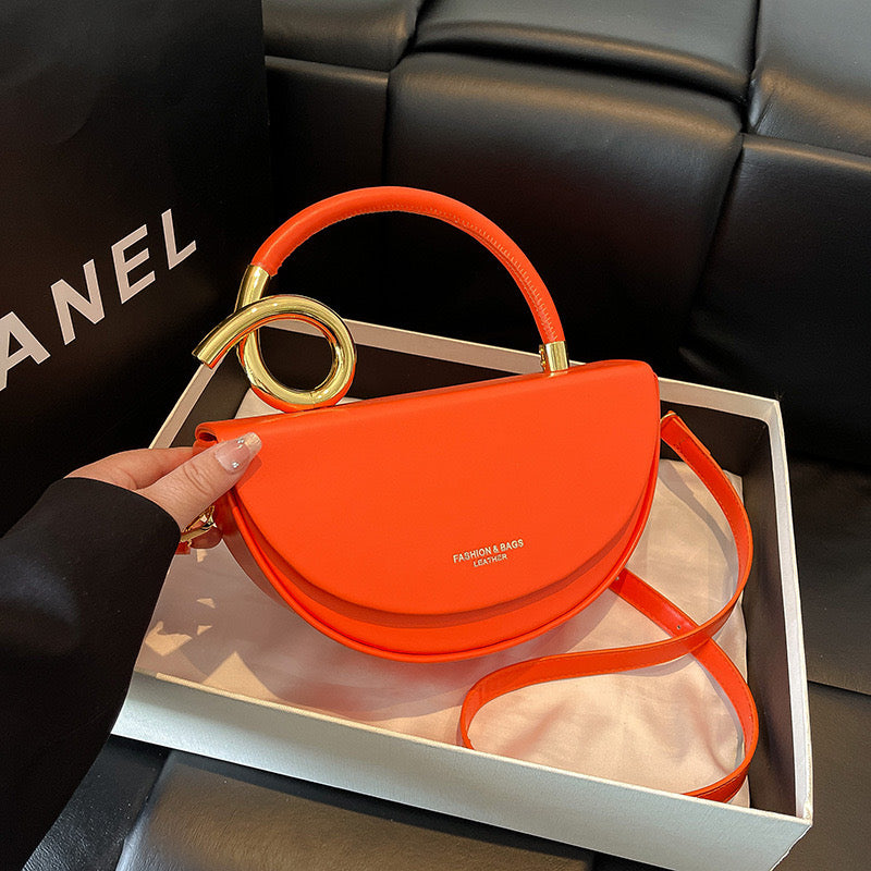 Elegant Half-Moon Handbag – Modern Chic, Everyday Luxury
